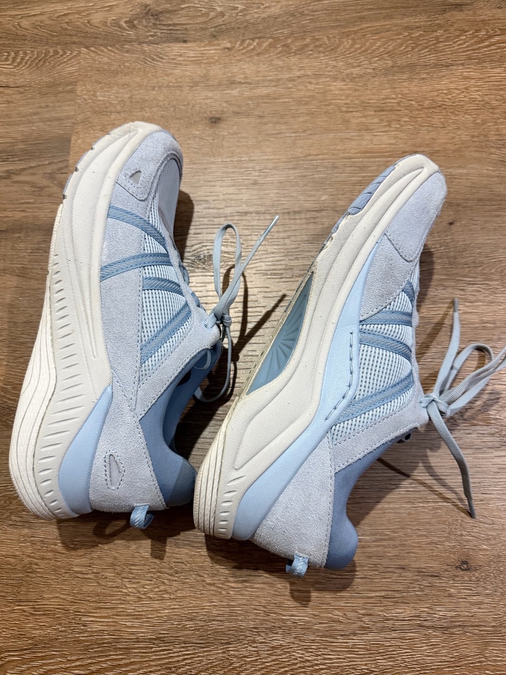 Dansko Poppy Women’s Sneaker Sky Blue Suede Size 40 (US 9.5-10)